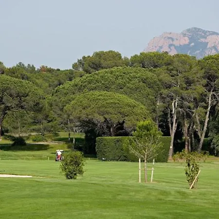 Superbe De Standing Le Trophée Du Golf Saint-Raphaël